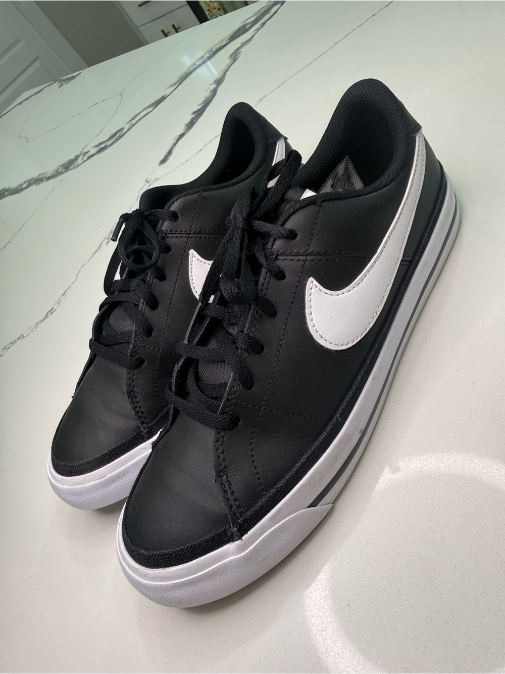 Nike Court Legacy Black White Leather Sneakers DA5380-002 Boys 7Y / Women 8.5